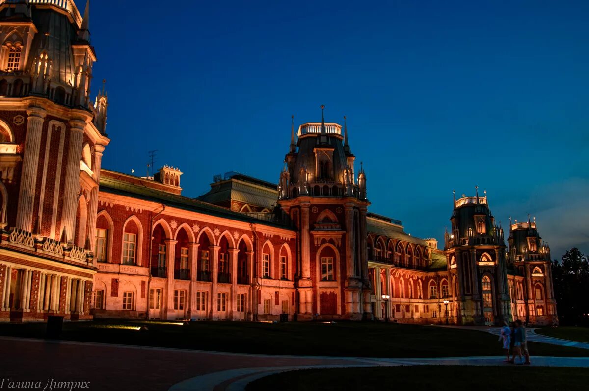 Усадьба царицыно ночью. Царицына ночь. Царицыно дворец ночью. Музей-усадьба царицыно вечер. Царицыно дворец ночью.