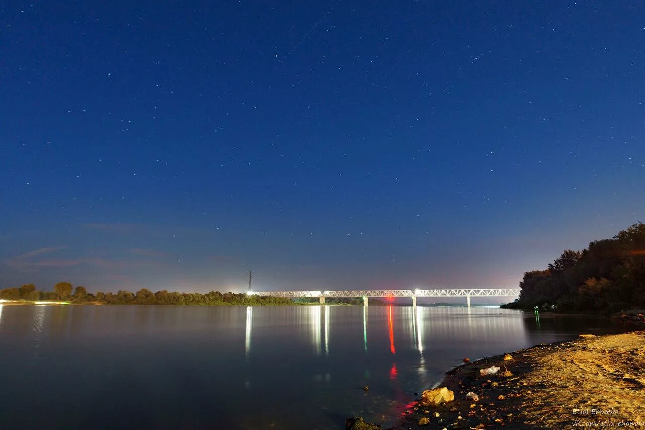 Мост навашино муром. Муром ночь. Муром ночью. Вантовый мост ока муром. Московская улица муром ночью.