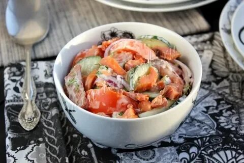 Салат из копченой горбуши холодного
