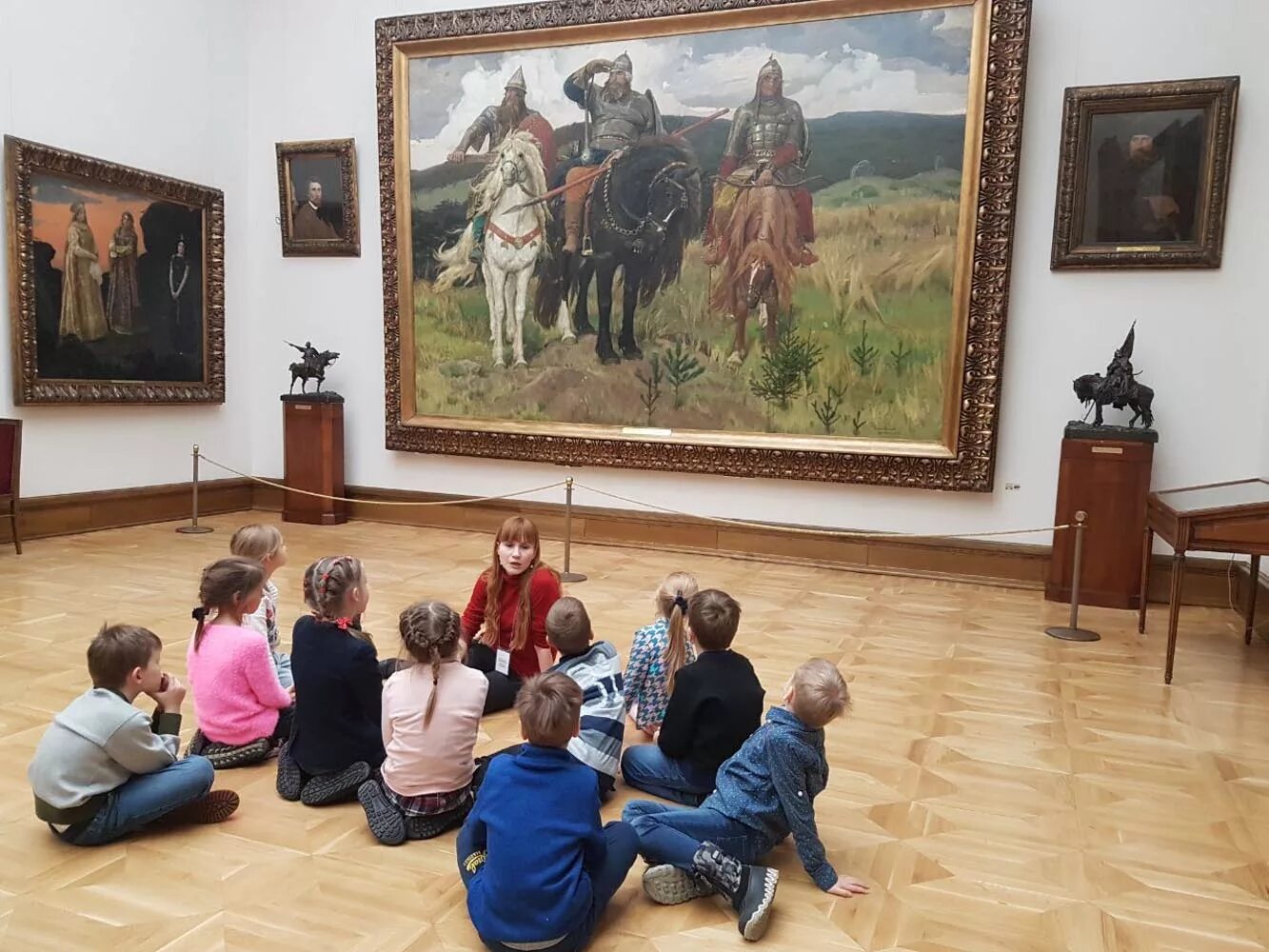 Экскурсия с ребенком 2 года. Картинная галерея Третьяковская галерея. Третьяковская картинная галерея детям. Картина богатыри Васнецова в Третьяковской галерее. Третьяковская галерея экскурсия для детей.