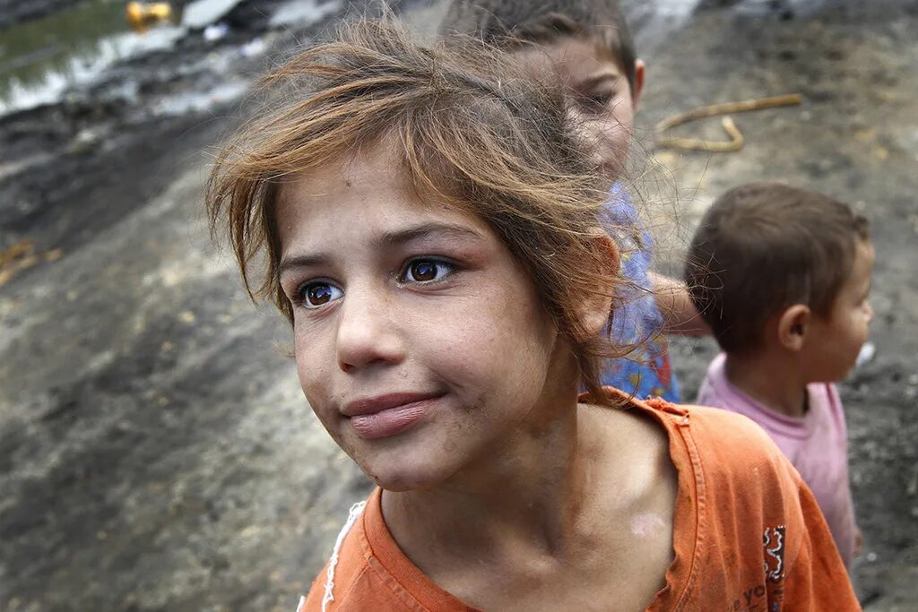 цыгане дети. маленький цыган. цыганская девушка 12 лет. 13 летний парень. маленькие цыганки.