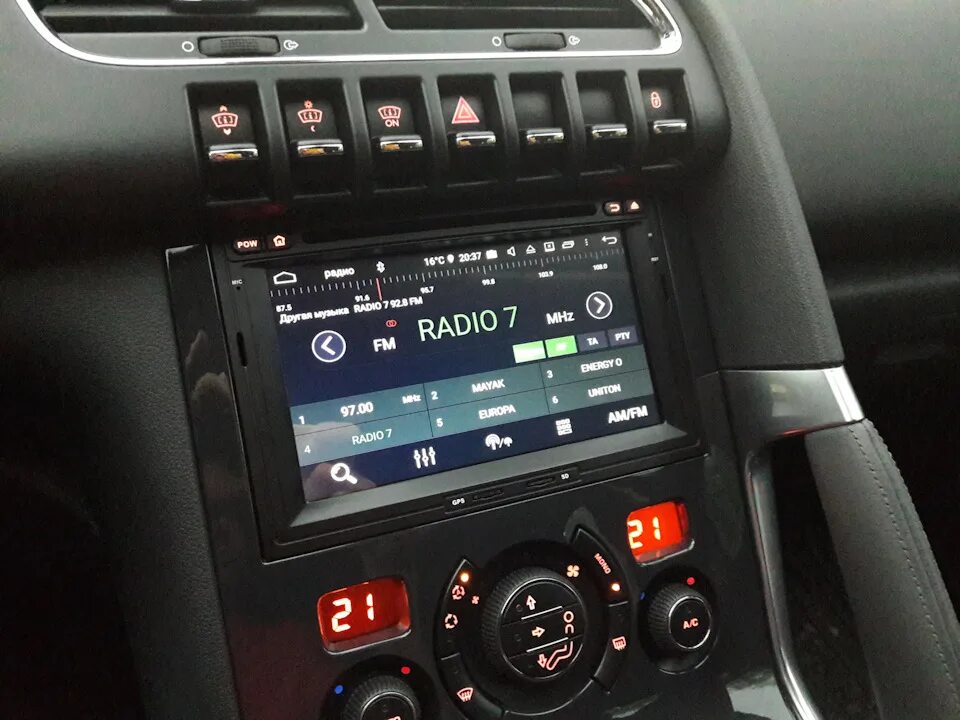 Штатная магнитола peugeot 3008. Магнитола пежо 3008. Магнитола пежо 3008. Citroen ds4 какие магнитолы. Цветной дисплей в пежо 3008.