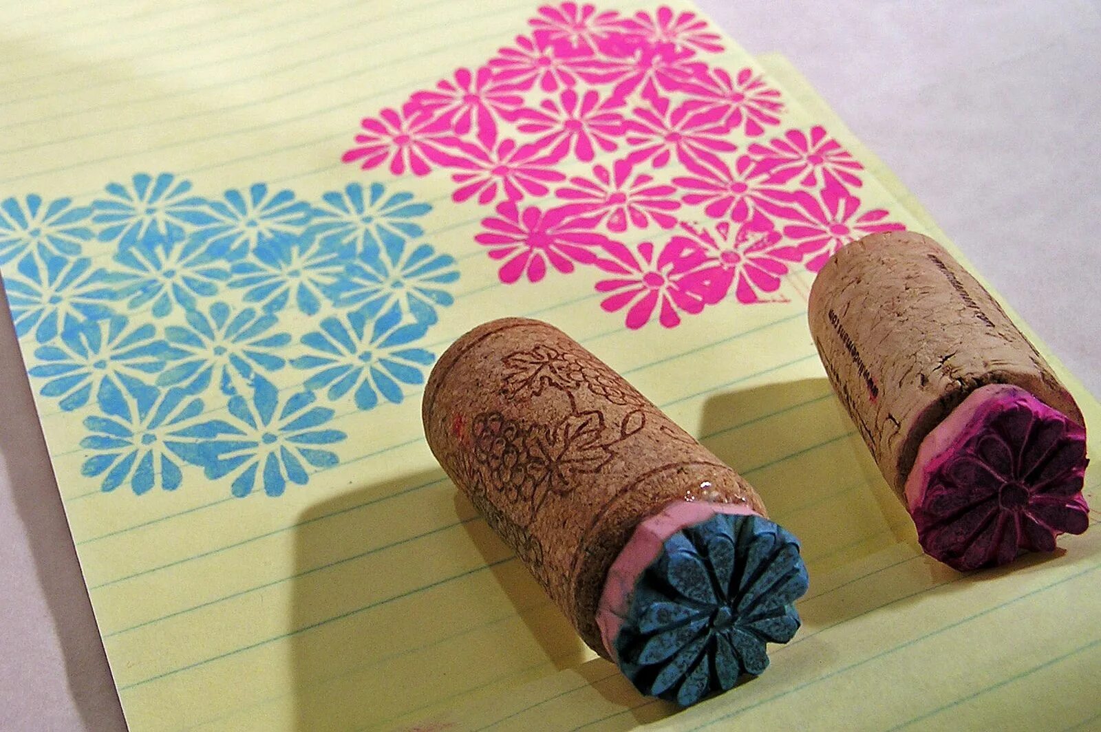 Рисунок для печати на ткани. Штампы рукоделие гравюра. Идея для штампа художника. Оттиск деревянный птицы. Макет печати стройка.