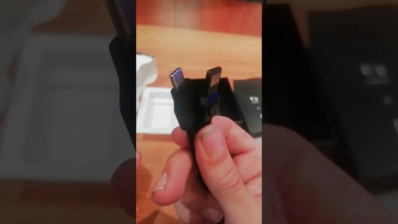 Поломки картриджа чарона. Контакты на чарон бейби. Аккумулятор на смок нова 2. Индикатор чарон бэби заряда. Мигает индикатор зарядки.