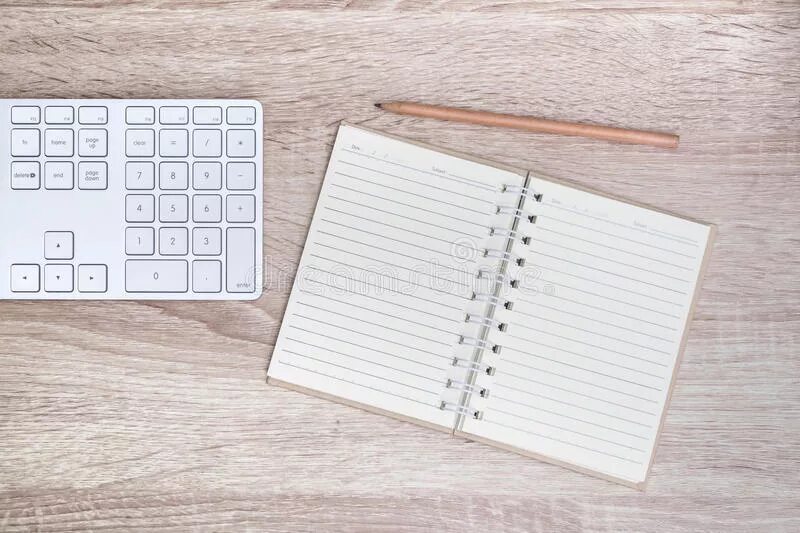 Вид сверху клавиатура блокнот. Блокнот клавиатура белый. Письменная клавиатура. Клавиатура компьютера и блокнот. Блокноты с клавиатурами.