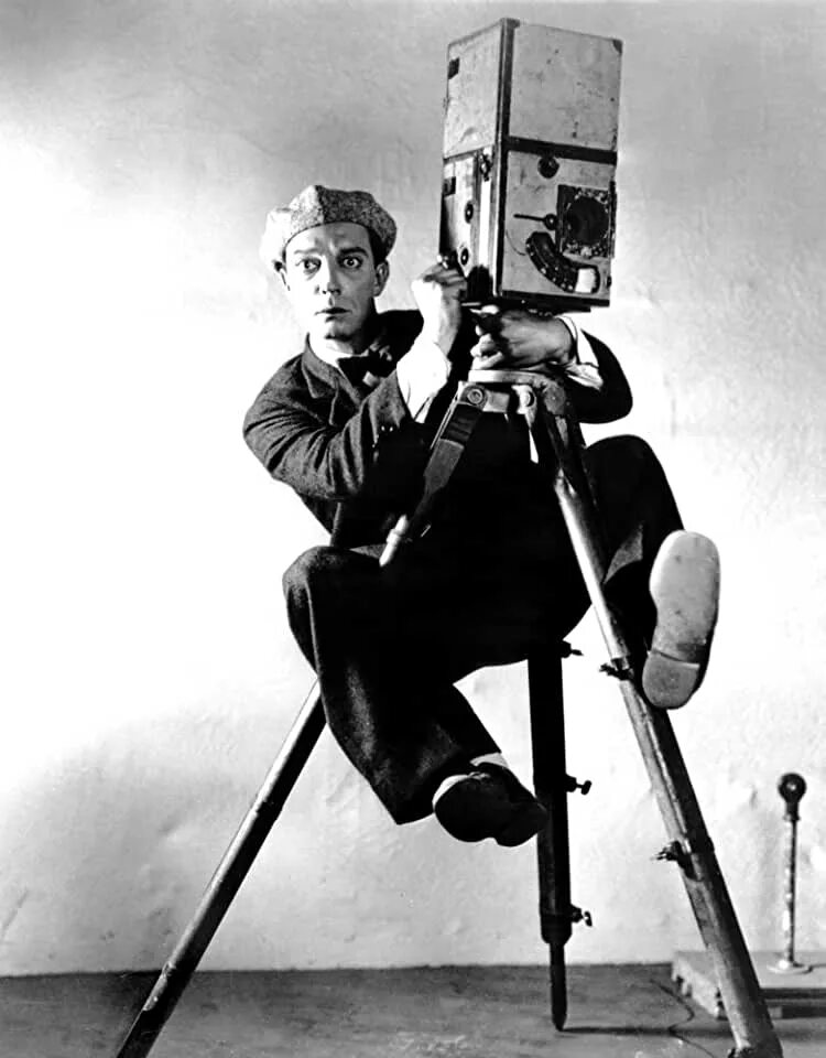 Бастер Китон. Бастер Китон кинооператор. Чарли Чаплин на съемках. Бастер Китон с камерой.