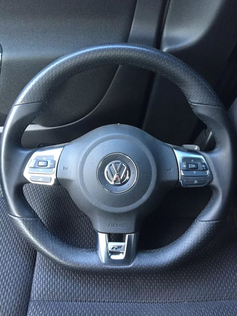 Руль r line. Руль фольксваген пассат б7. руль volkswagen r-line. руль пассат b6. р лайн руль на пассат б6.