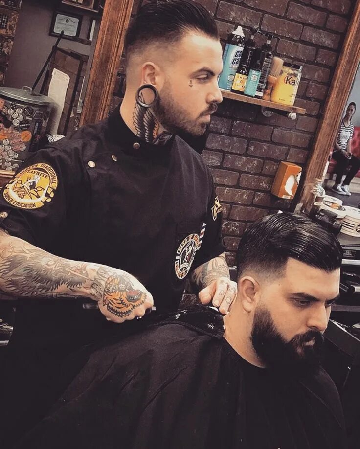 Smock Barber. Барбершоп. Черный барбер. Black Barber стрижки. Black barber