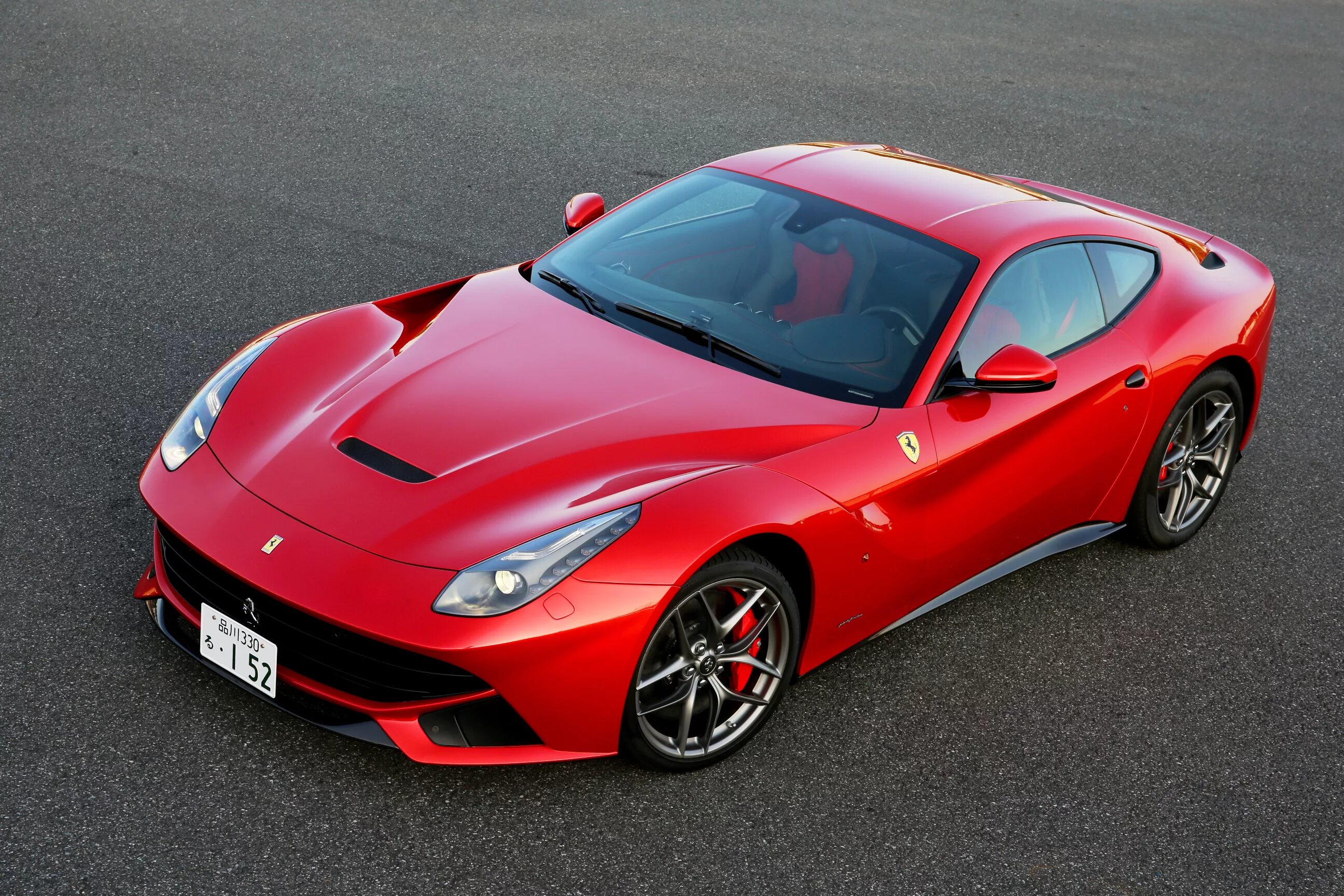 Красные машины фото. Феррари ф12 Берлинетта. Феррари Ferrari f12berlinetta. Ferrari f12 Berlinetta Red. Ferrari f12 Berlinetta красная.