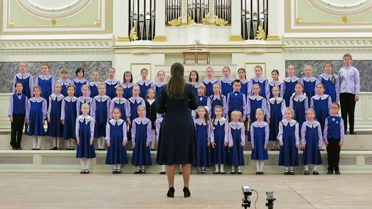 Детский хор современный. Хоровая студия Спутник Калининград. Дирижер хора. Детский хор. Дирижер хора детская.