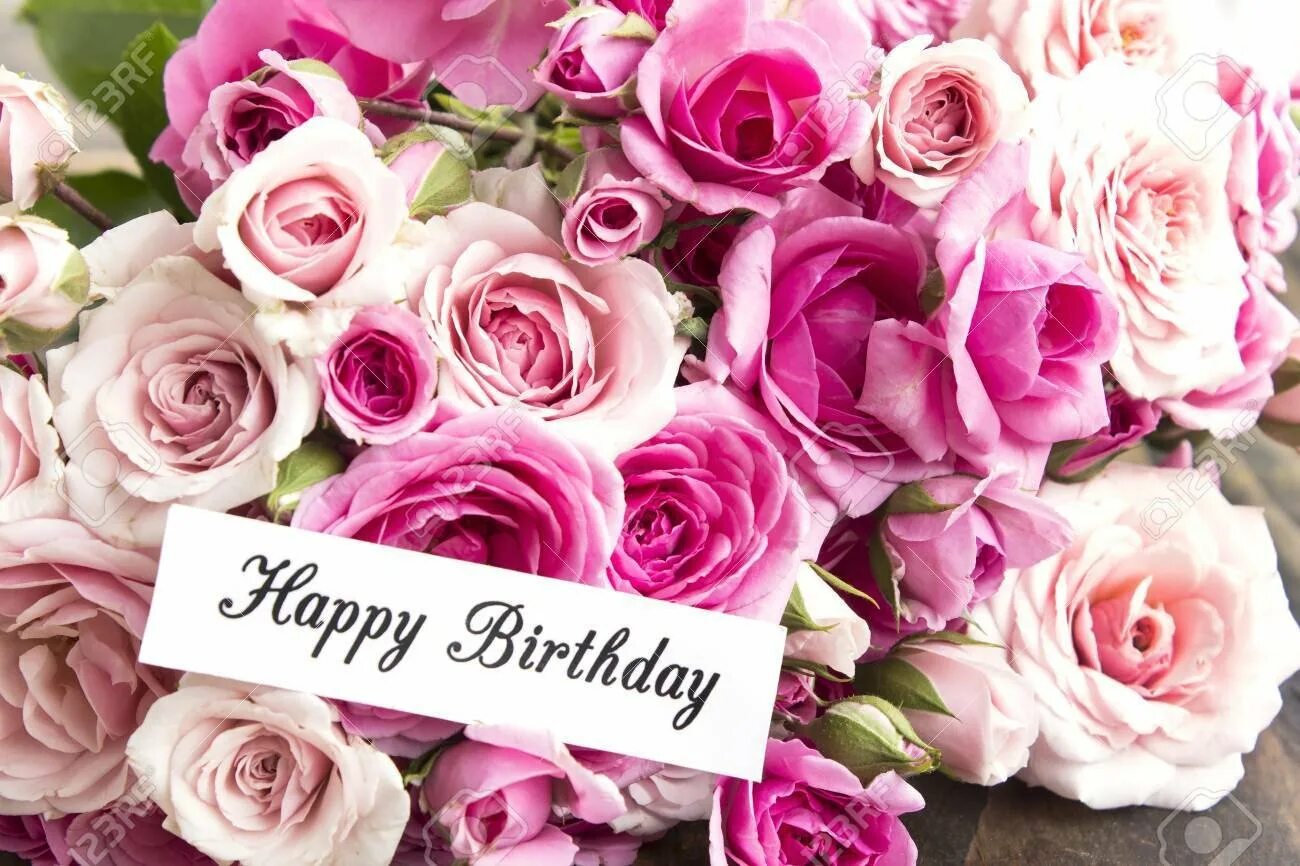 Красивый букет цветов с днем рождения. Стильные цветы. Розовые розы открытка с днем рождения. С днём рождения женщине красивые букеты.
