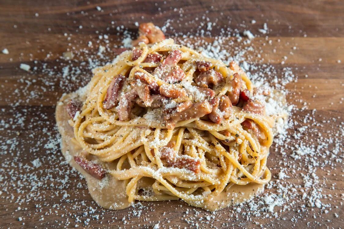 Cacio e pepe. Паста Качо э Пепе. Феттучине Cacio e Pepe. Тимпано блюдо итальянское.