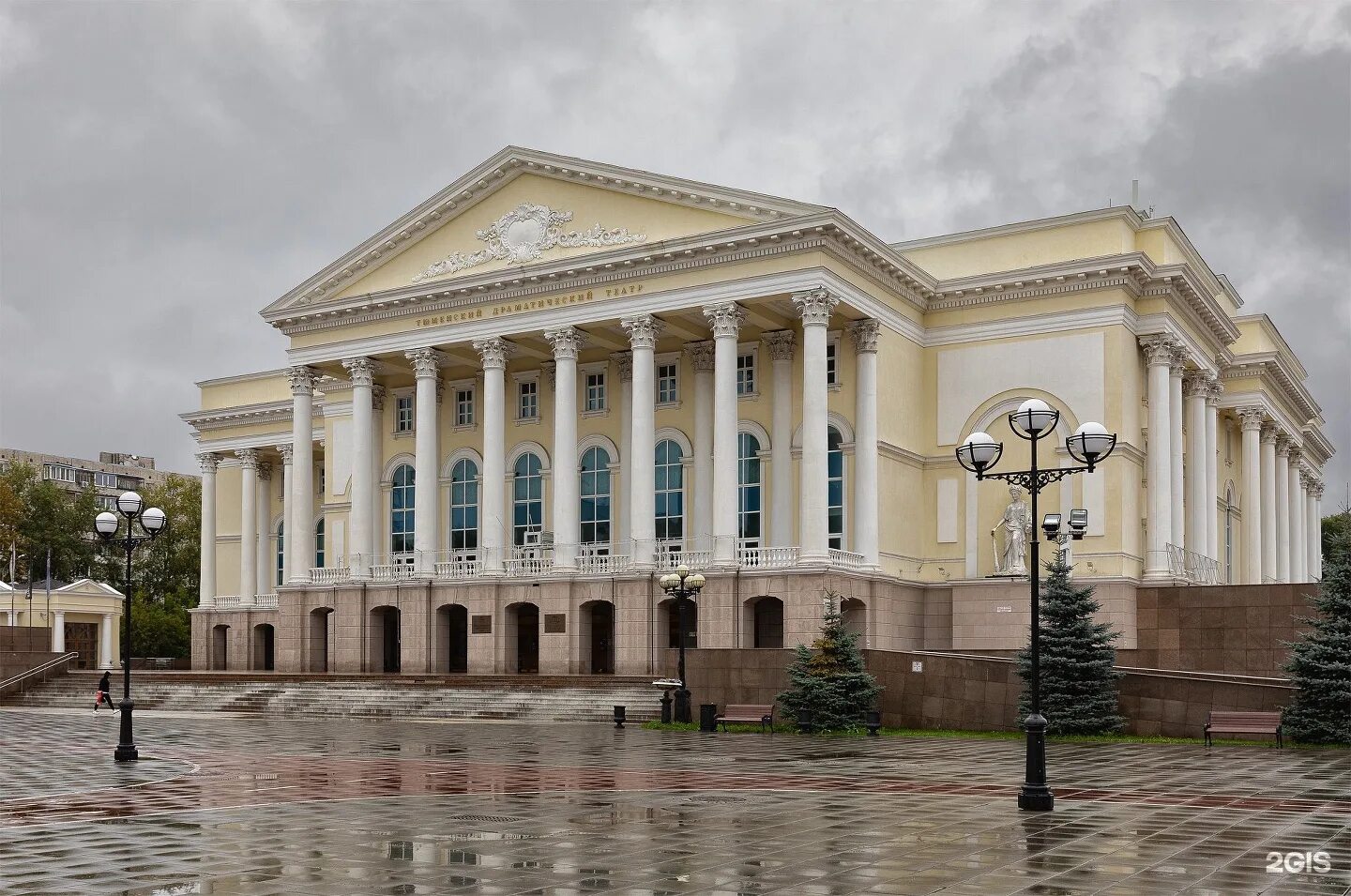 Драмтеатр Тюмень. Тюменский драматический театр Тюмень. Большой театр Тюмень. Тюмень улица Республики 129 драмтеатр.