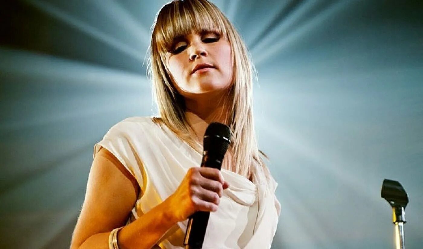 Late song. Becky jean williams. группа late night alumni. empty streets исполнительница. late night alumni - epilogue.