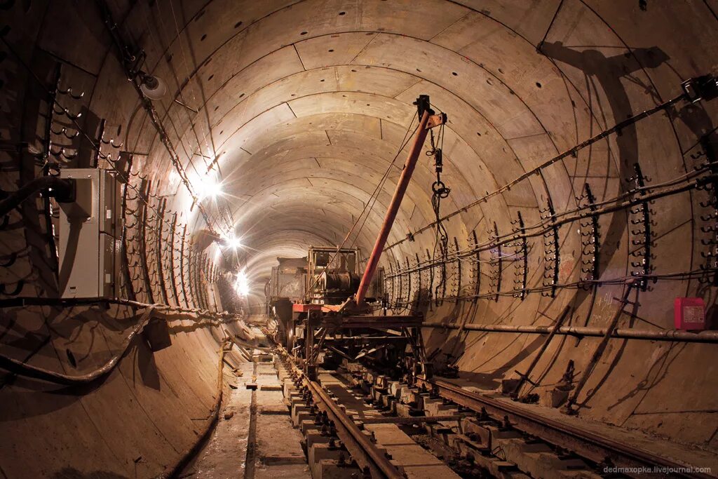 База метрополитена. Станция метро Метрострой. Станция морская Метрострой. Метрострой Кантемировская. Новосибирск Метрострой.