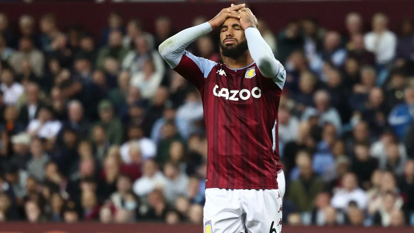 Открывается после замены игрока aston villa