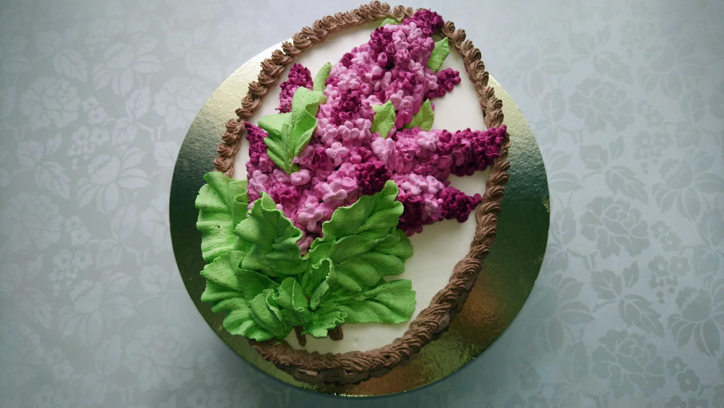 торт с веточкой сакуры. веточки для украшения торта. как сделать веточку на торте. как сделать веточку на торте. кремовый торт с сиренью.