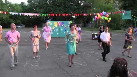 Танец учителей на выпускном