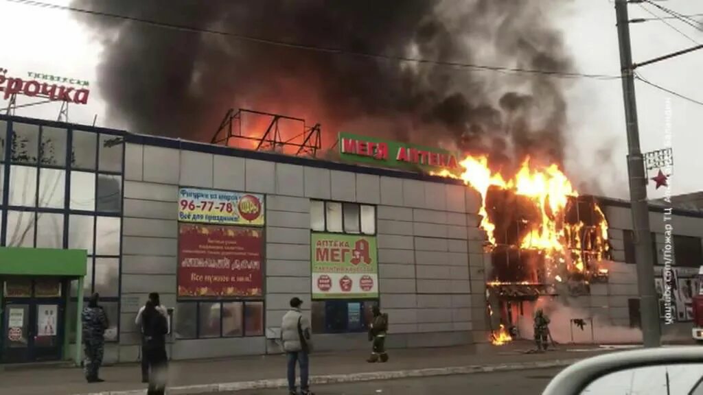 Тц мир пожар. Торговый центр мега оренбург. пожар в меге. пожар в тц мега. сгоревшие магазины и тц.
