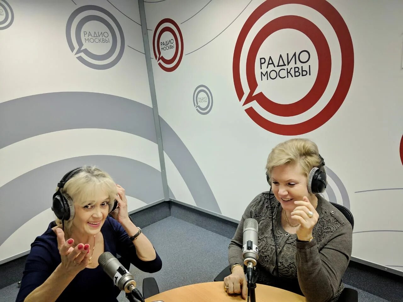 Эхо москвы лого. Эхо москвы радиостанция. Радиостанции москвы список частот. Лого радиостанции эхо москвы. Радио москвы.