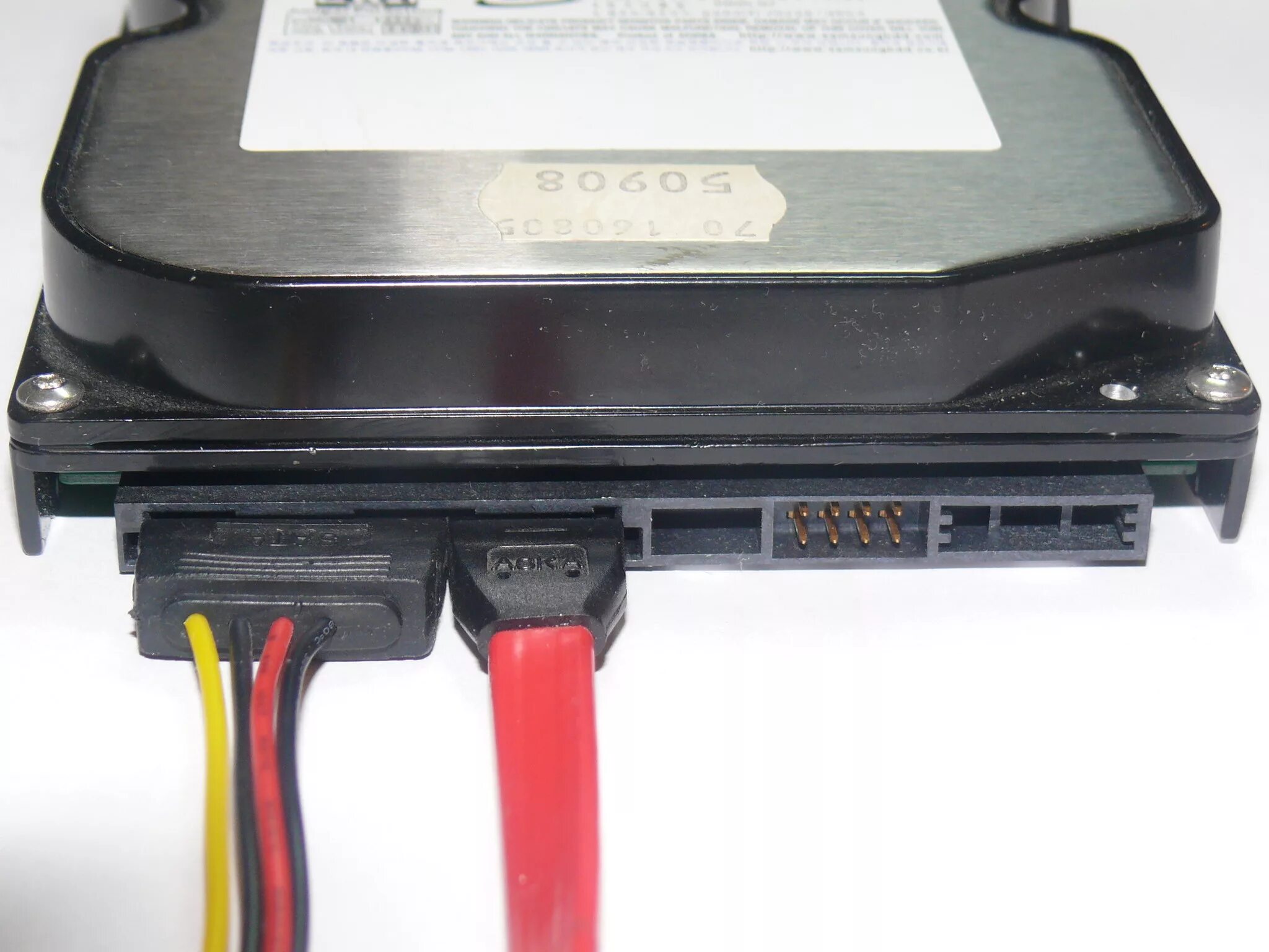 Вход жесткого диска. Slave Master HDD SATA. Жесткий диск сата 2. Western Digital SATA Cable. Аппаратный коммутатор SATA HDD.