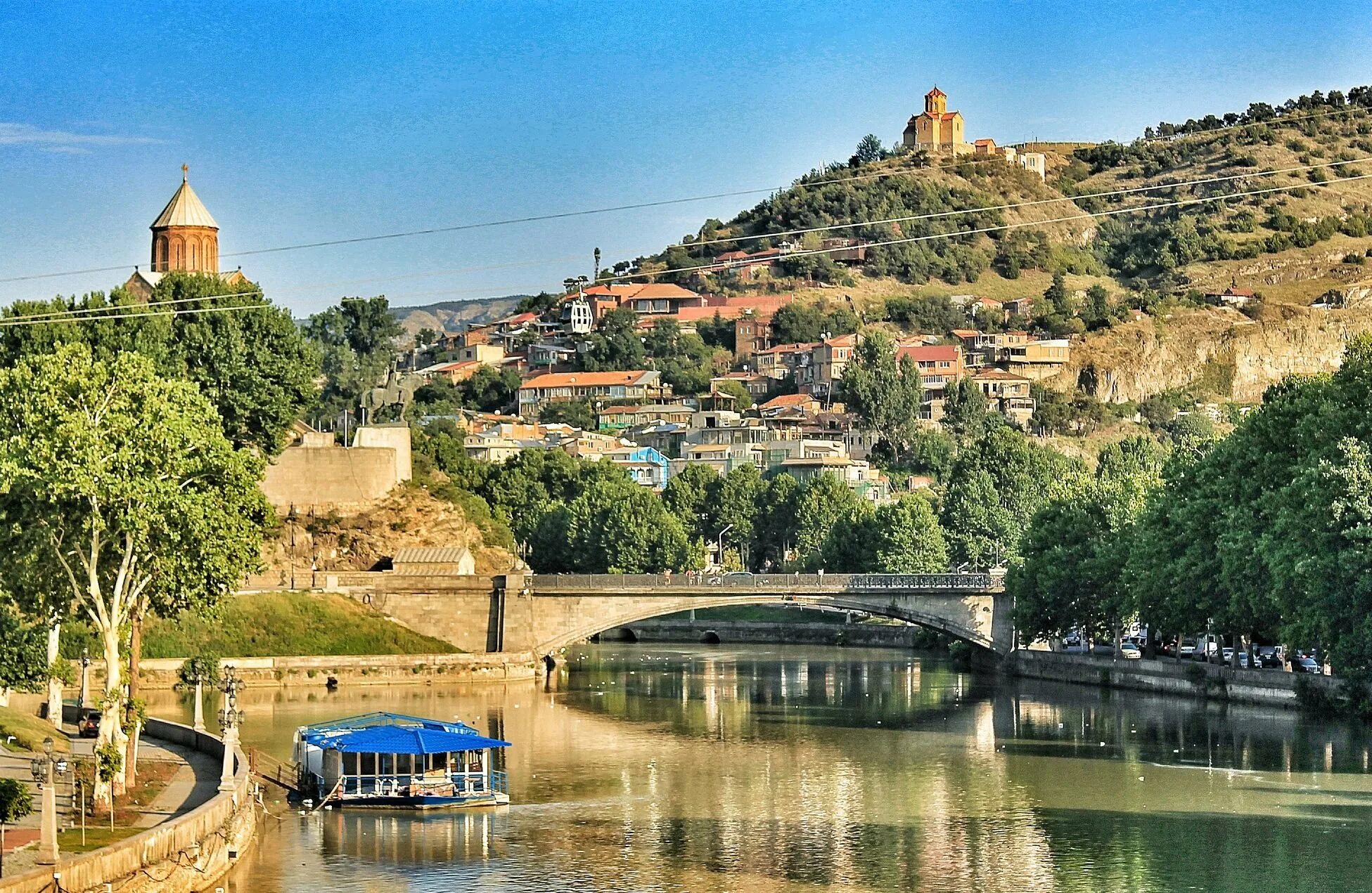 Tbilisi city. Грузия Тбилиси. Столица Грузии Тифлис. Грузия столица Тбилиси достопримечательности. Грузия Тбилиси центр.