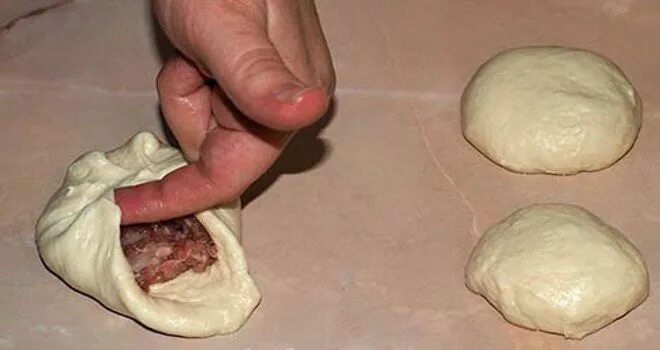 Как лепить беляши с мясом. Лепим беляши. формовка беляшей. лепка беляшей с дырочкой. защипать беляши.