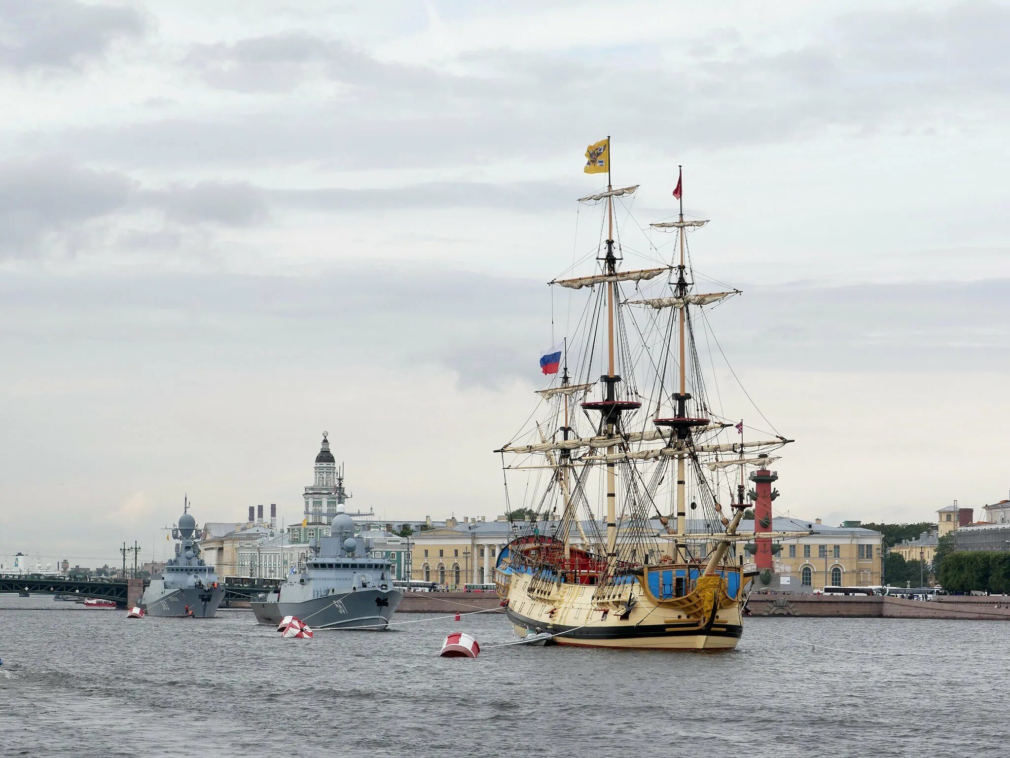 Фрегат Полтава в Санкт-Петербурге. Корабль Полтава на параде ВМФ В Санкт-Петербурге. Линейный корабль Полтава в Санкт-Петербурге. Парусник Полтава на Неве.