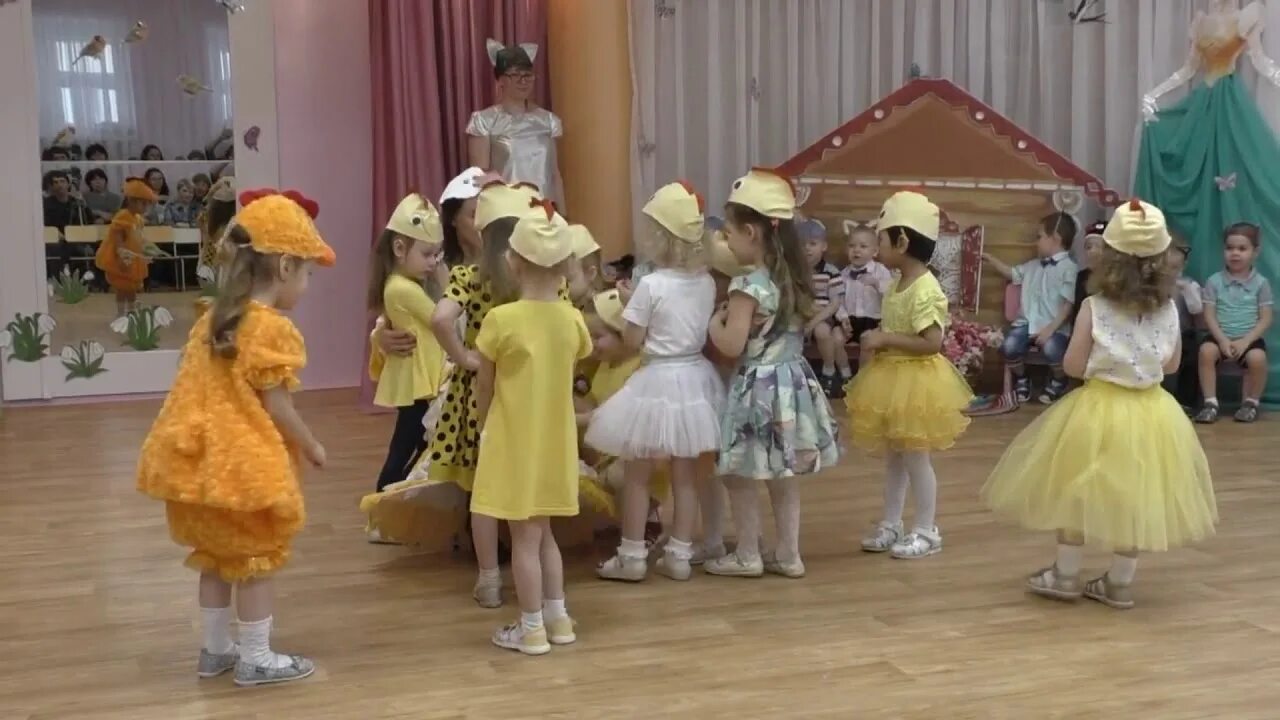 Танец курочки. Танец курочек. Детский танец курочки. Танец цыплята и курица в детском саду видео. Танец курочки Новокузнецк.