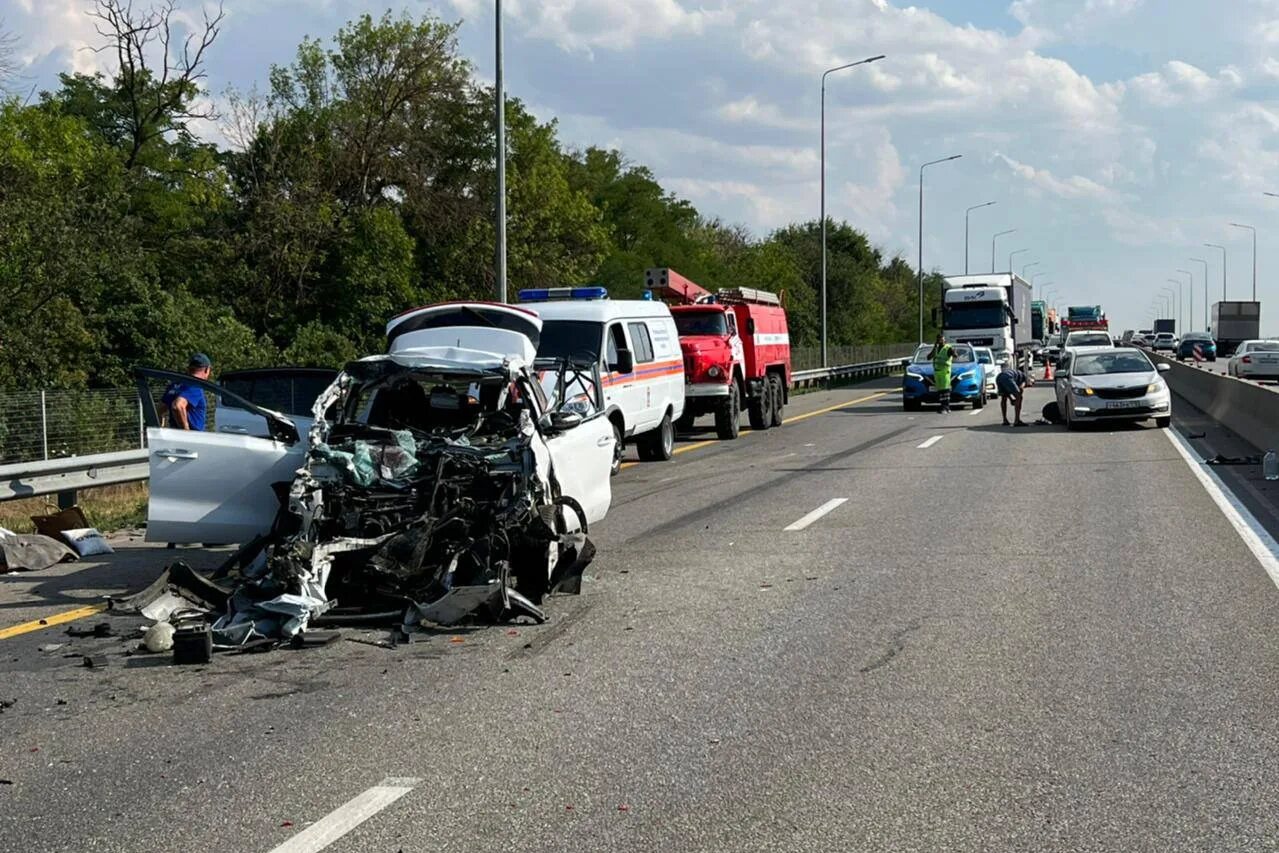 Что происходит м 4 дон. Дтп на трассе м4 дон в ростовской области 21.08.2025. трасса м 4 дон авария массовая. дтп трасса дон м4 сейчас.