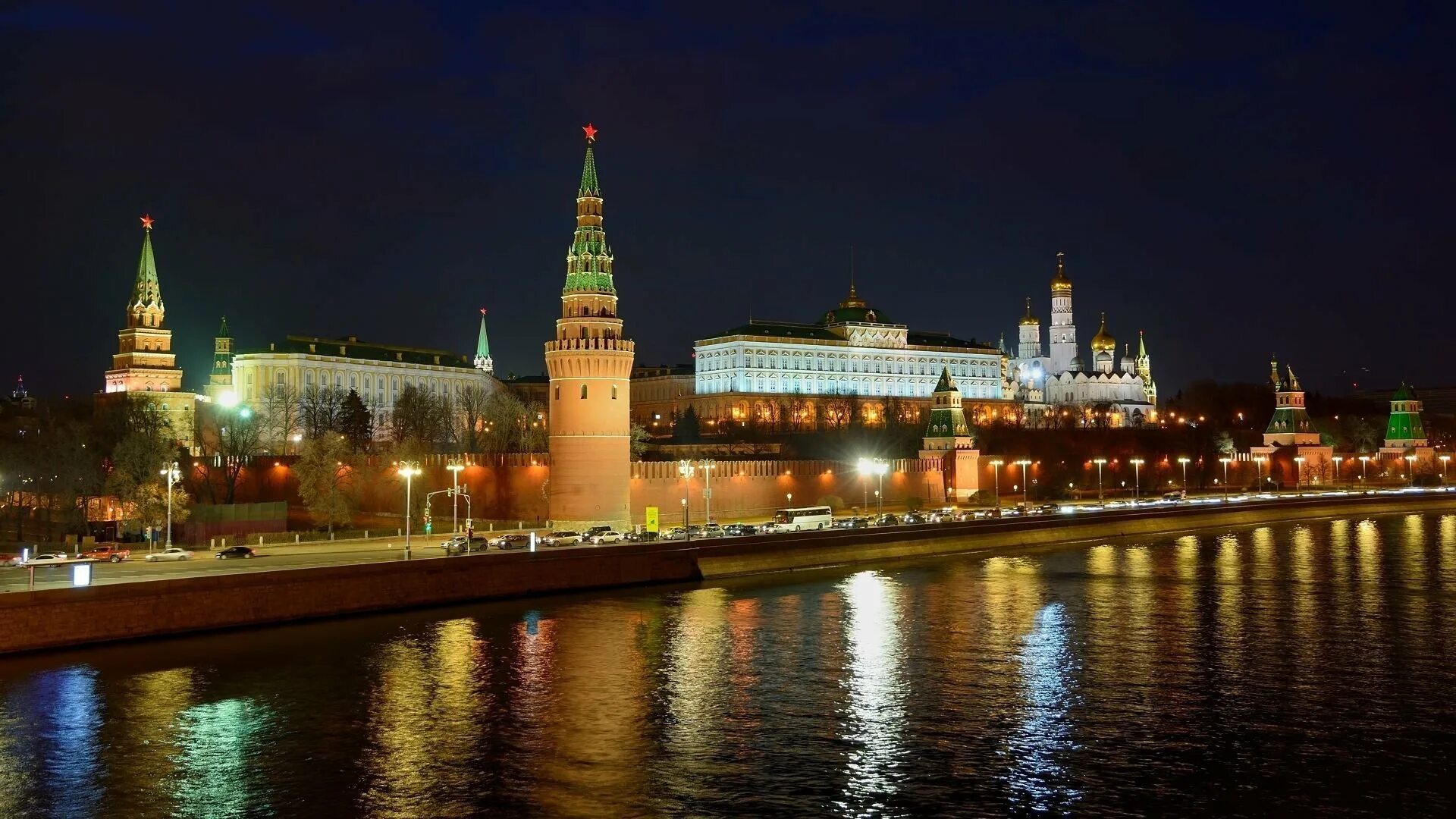 Московский Кремль Moscow Kremlin. Кремль Москва обращение президента. Ночная Москва Спасская башня Кремль. Кремлевская 41