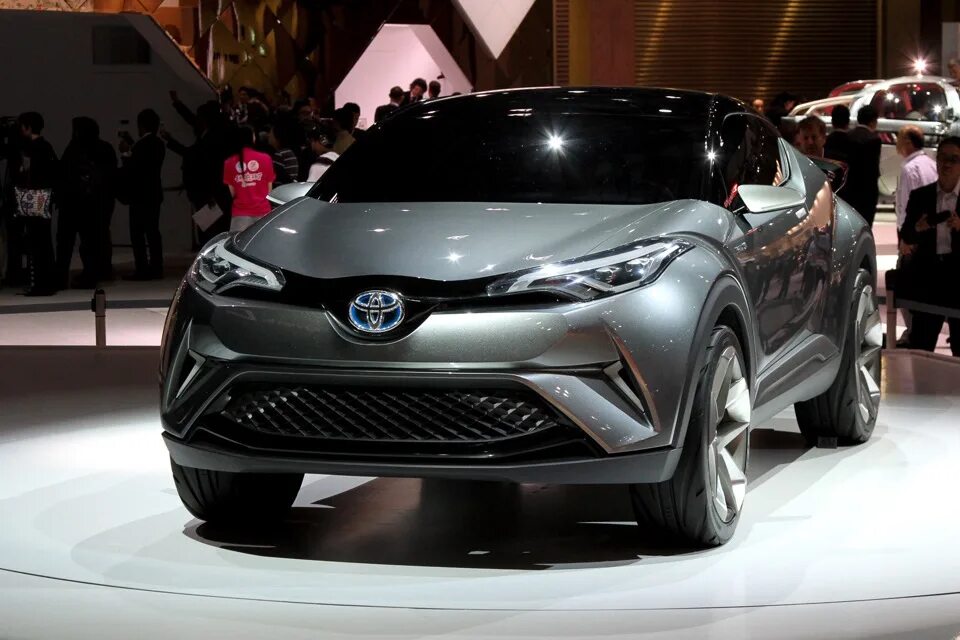 Toyota новые модели. Toyota c-HR 2015. Тойота аурис кросс. Тойота Chr 2015. Toyota Auris Cross 2022.