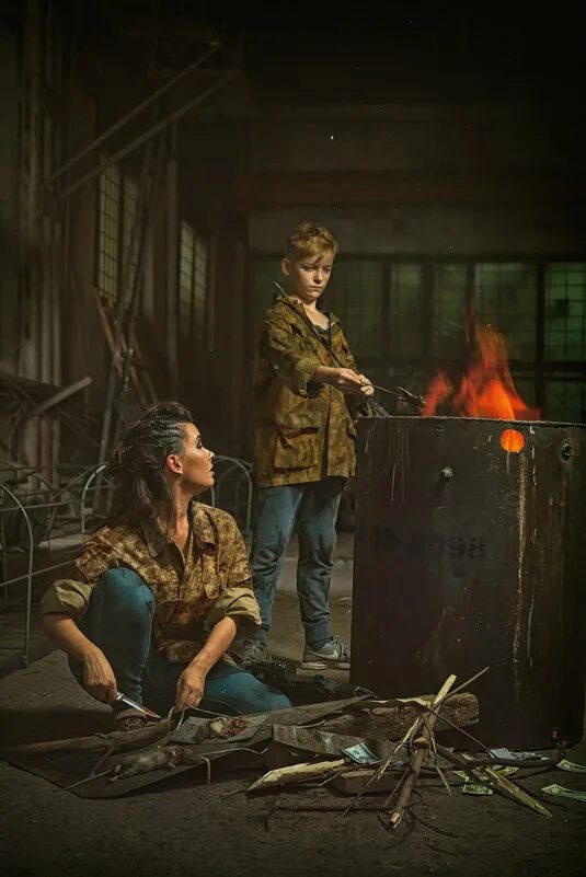 Выживший в зомби апокалипсисе арт. Постапокалипсис арт девушки. Выживший постапокалипсис. Юноша в постапокалипсисе. Постапокалипсис дети.