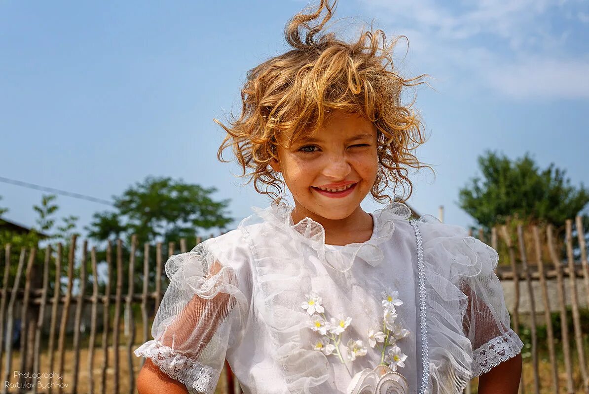 красивые цыганки. евгений путилов - неприступная. цыганка злата сериал. девушки цыганки. цыгане девочки.