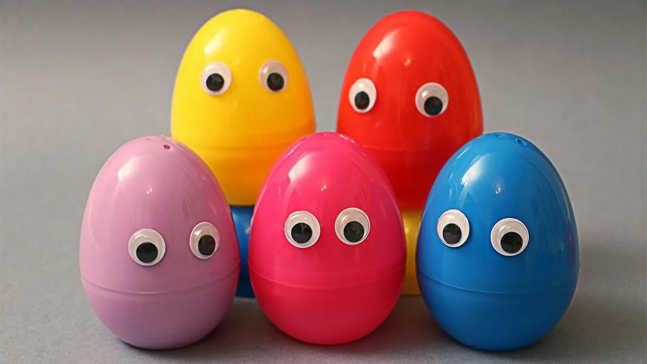 Egg toys. Игрушка в яйце. Сюрприз Egg. Яйцо с игрушкой внутри.