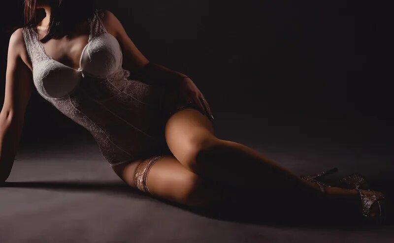 боди массаж. тайский пенный боди массаж. полный массаж тела. боди массажистка. массаж спины.