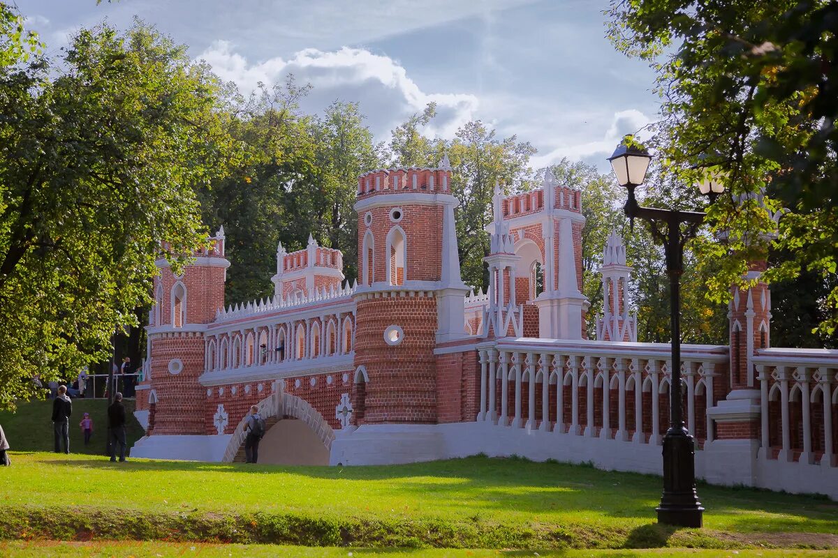 Царицыно в москве цена. Усадьба Царицыно. Усадьба Царицыно ландшафт. Царицыно лето. Парк Царицыно замок.