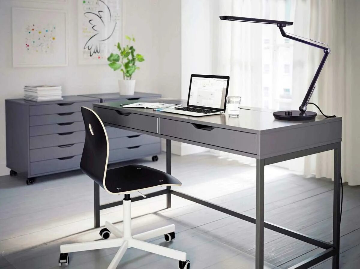 Стильные письменные. Стол компьютерный Homeoffice (белый, 1200х550х964 мм). Икеа стол письменный серый. Стол офисный икеа. Компьютерный стол икеа черный.