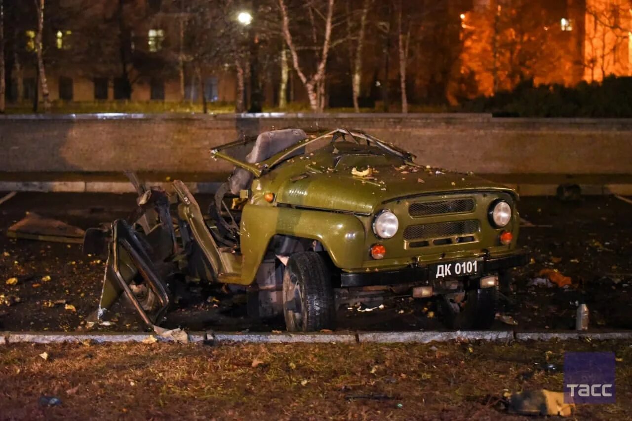 Взорвана машина начальника народной милиции ДНР.. УАЗИК взорван в центре. Донбасс новости сегодня 2022 последние