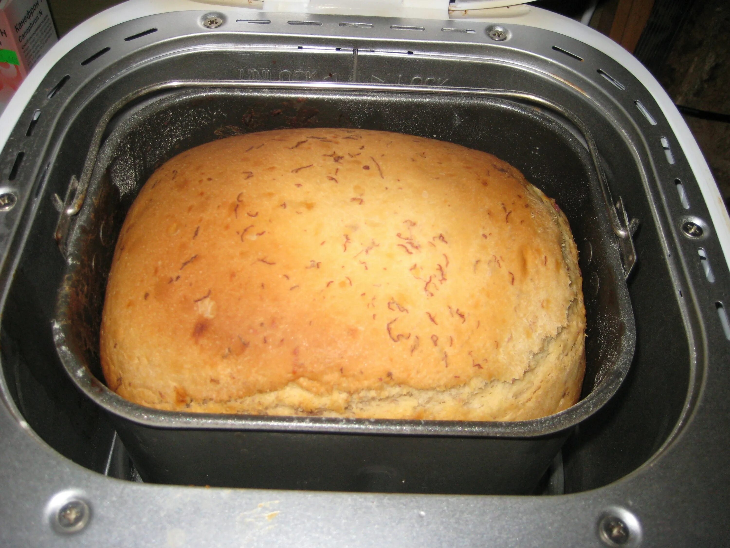 Видео рецепт хлебопечки. Хлебопечка Binatone BM-1008. Хлебопечка Binatone BM-2167. Выпечка в хлебопечке. Выпечка из хлебопечки.