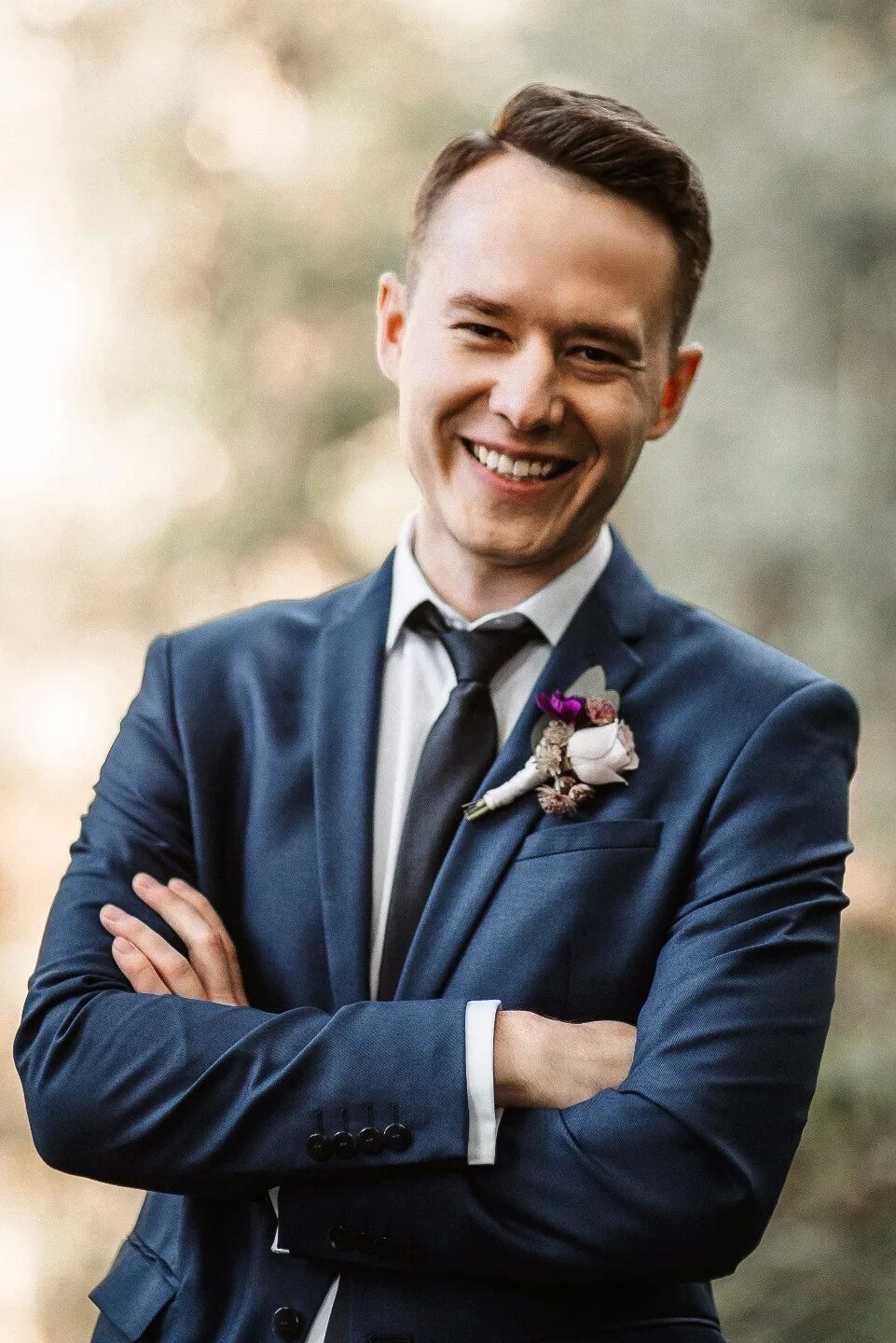 Прическа на свадьбу жениху короткая Kyle wore a custom slick silver suit with a metallic gold tie to stand out in th