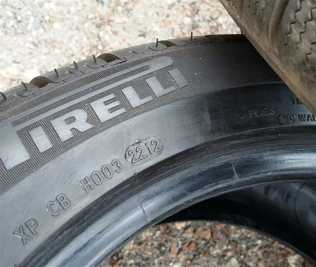 Где на колесах дата. Год производства Пирелли. Pirelli Cinturato p1 Дата изготовления. Год производства на шинах Пирелли. Дата производства на шинах Пирелли.