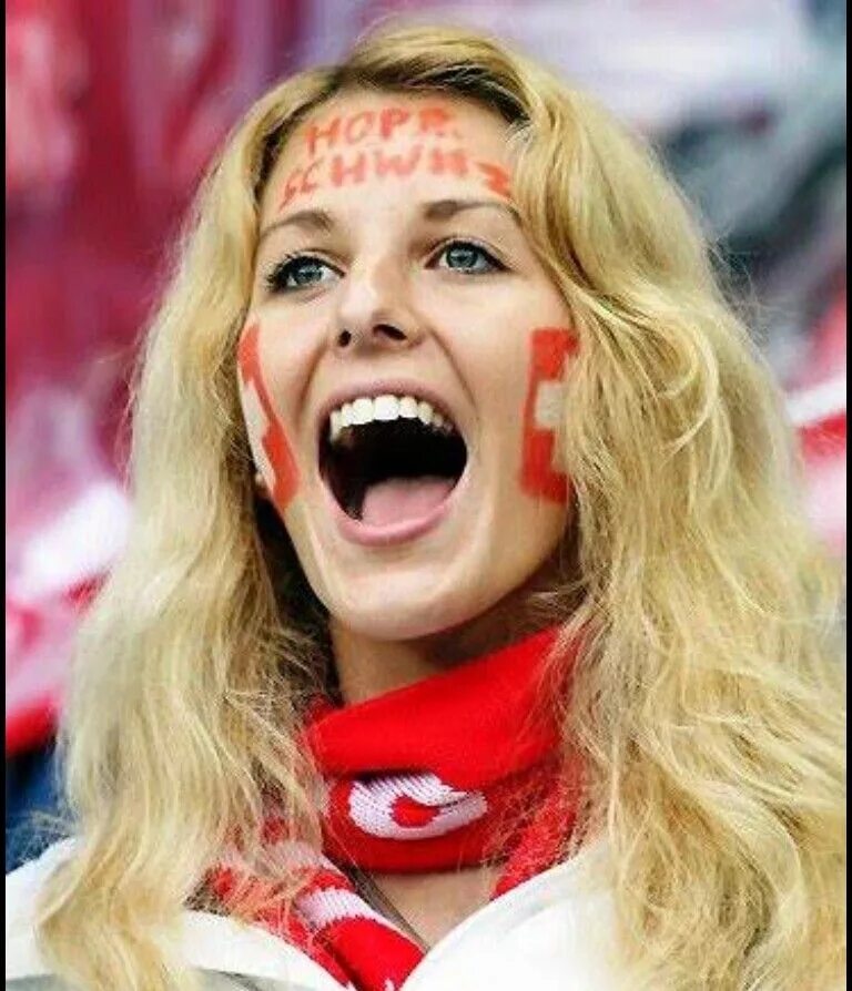 Швейцарцы женщины. Красивые девушки швейцарии. Красивые девушки из швейцарии. Швейцарцы девушки. Швейцарские женщины внешность.