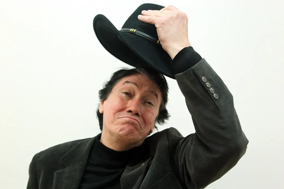 Болгарский певец киров. Бисер киров бисер киров. Певец бисер киров. Болгарский певец бисер киров. Бисер киров бисер киров.