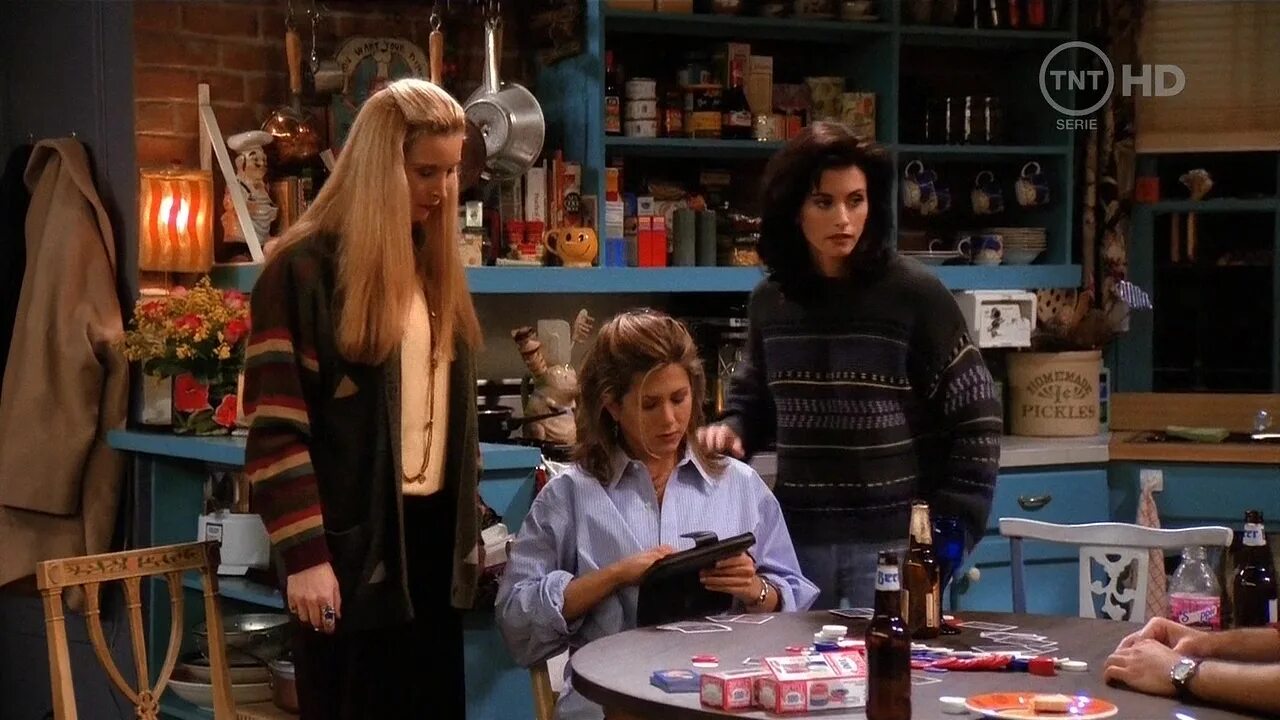 Сериал друзья джо. Друзья 7 сезон. Сериал друзья эпизод с покером. Росс и рейчел в кафе. The one with all.