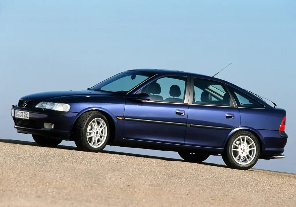 Года выпуска опель вектра б. Opel Vectra b хэтчбек 1999. Опель Вектра 1997 хэтчбек. Опель Вектра хэтчбек 1995. Opel Vectra 1998 хэтчбек.