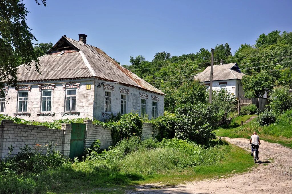 Боровая харьковской области сегодня. Село Боровая Харьковская область. Боровая (Змиёвский район). Пгт Боровой. Змиевский р-н, с. Боровая, центр села, ул. Ленина.