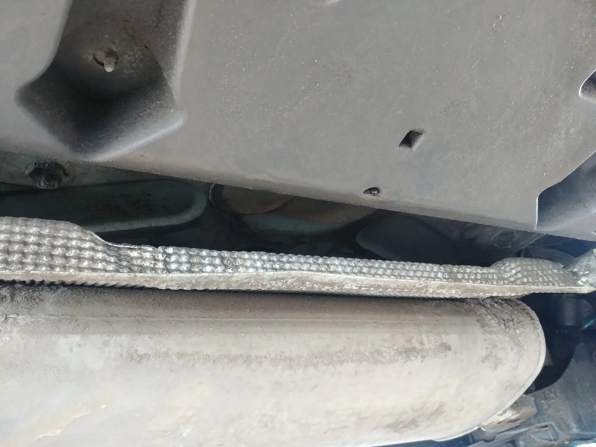 Термоэкран глушителя. Тепловой экран глушителя рено меган 2. тепловой экран глушителя рено логан 1. тепловой экран глушителя рено логан 2. экран глушителя меган 2.