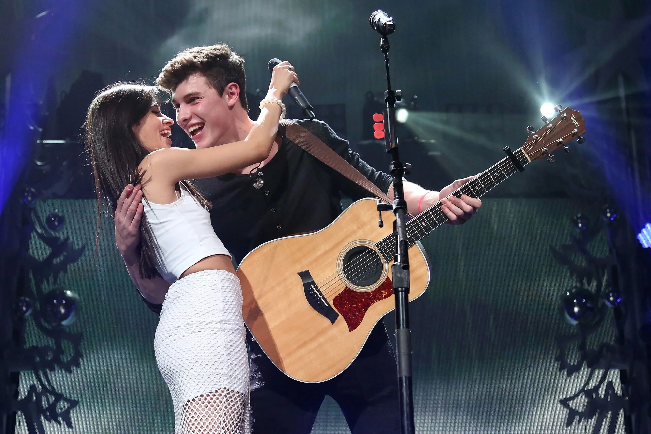 Шон Мендес и Камила Кабелло. Shawn Mendes Camila Cabello. Shawn Mendes и Камила Кабелло. Camila Cabello и Шон Мендес.