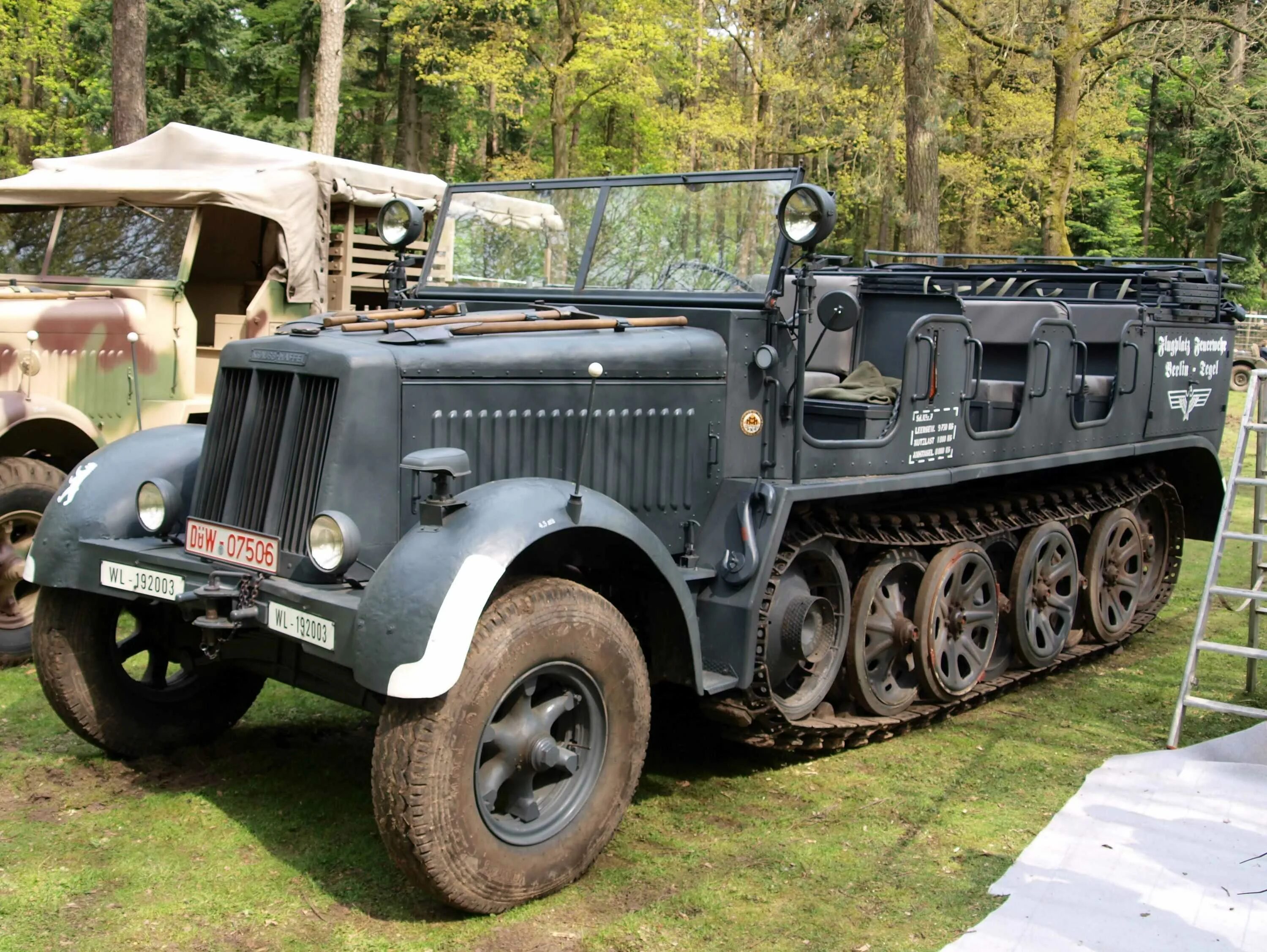 SD KFZ 7. Немецкий полугусеничный тягач SD KFZ 8. Немецкий полугусеничный тягач SD KFZ 7. Немецкий полугусеничный тягач SD KFZ.